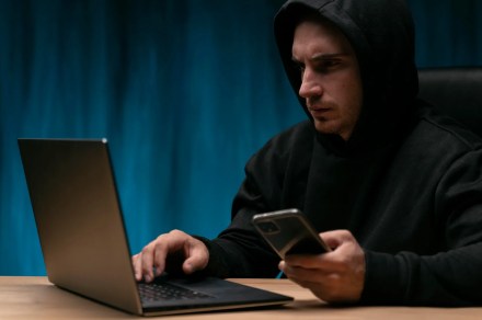 Pesquisa descobre que IA generativa torna as fraudes uma moleza para maus atores