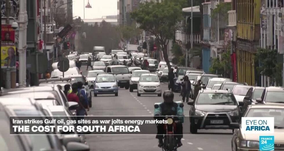 O Irão ataca locais de petróleo e gás no Golfo enquanto a guerra abala os mercados de energia. Qual o custo para a África do Sul? – De olho na África
