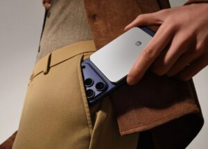 Eu gostaria que a Apple fizesse este elegante banco de energia sem fio, mas funciona muito bem com o iPhone