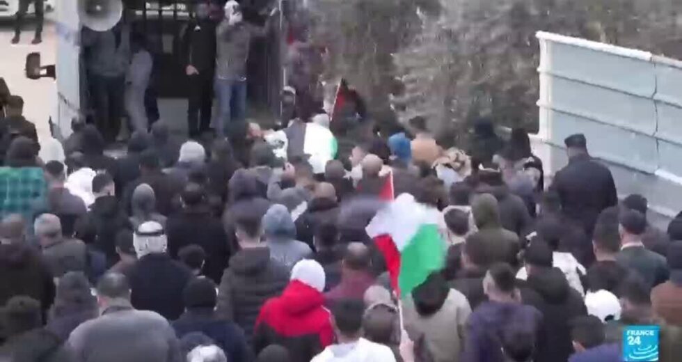 Forças israelenses matam quatro em um carro na Cisjordânia