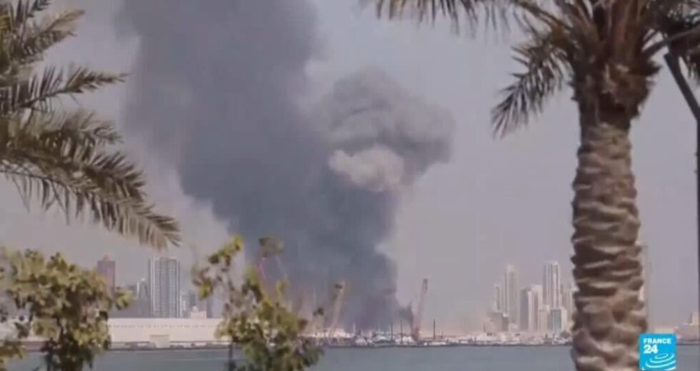 Ataques de mísseis e drones nos Emirados Árabes Unidos enquanto o Irã prossegue com a campanha aérea no Golfo