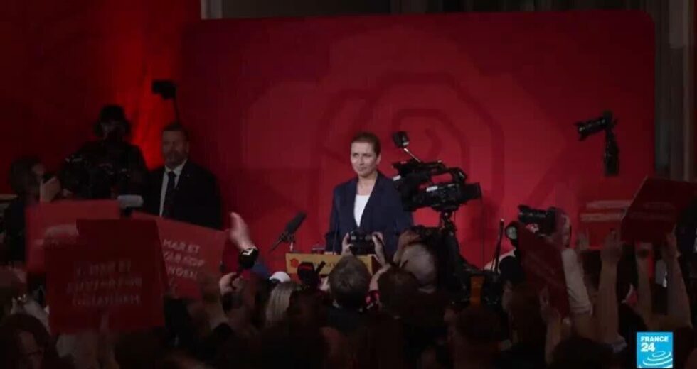 Primeiro-ministro dinamarquês garante terceiro mandato apesar do revés histórico do partido