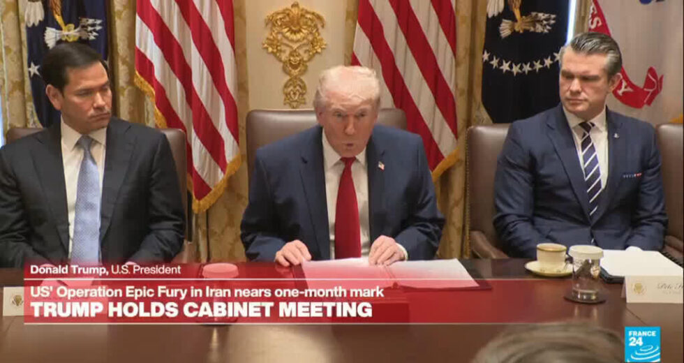 REPLAY: Presidente dos EUA, Donald Trump, realiza reunião de gabinete