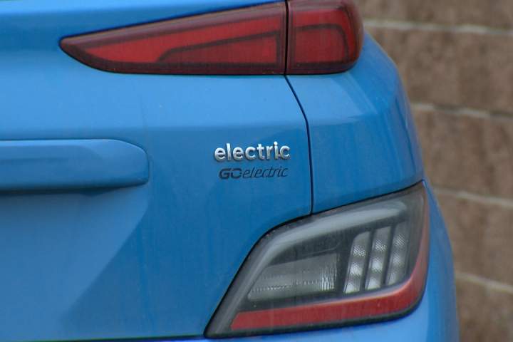 O interesse dos habitantes de Alberta em formas alternativas de viagem cresce à medida que os preços dos combustíveis disparam