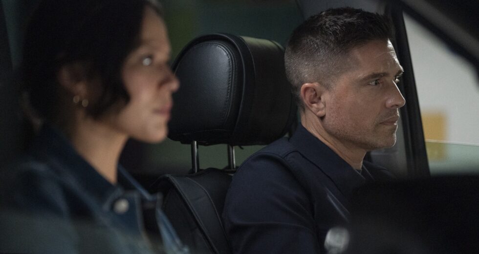Eric Winter provoca o relacionamento de Tim e Lucy na 8ª temporada