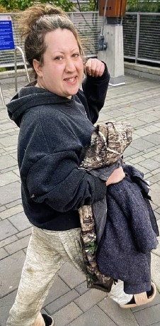 Mulher acusada de agressão à UTIN em Surrey recebeu fiança e foi presa novamente – BC