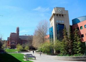 Professor acusado de assassinato por TikToker recebe US$ 10 milhões