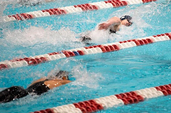 Marshall recua no plano de cortar o programa de natação feminina