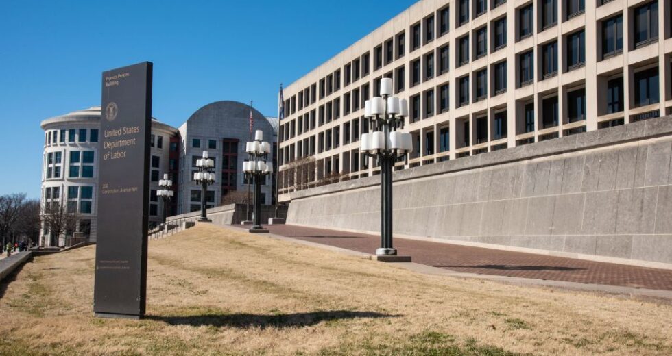 Economia dos EUA derrubou 92 mil empregos em fevereiro; Filmes, Música O trabalho cai