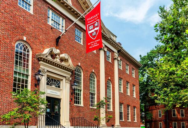ED abre duas novas investigações em Harvard