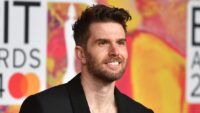 Joel Dommett revela que namorou uma mulher com quem foi pescado após escândalo sexual