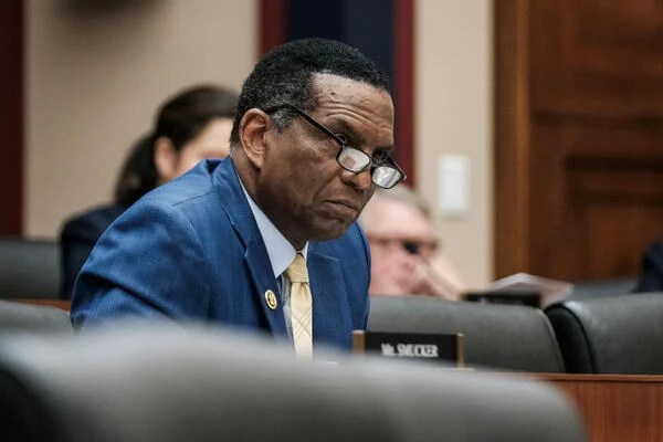 Owens não concorrerá à reeleição