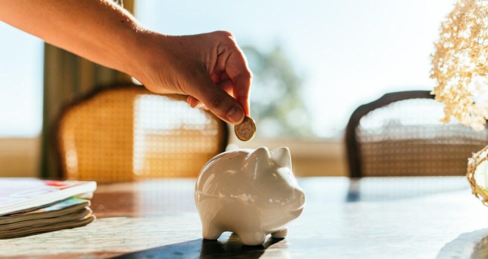 Quanto você deve economizar por ano com base no seu salário, segundo um contador?