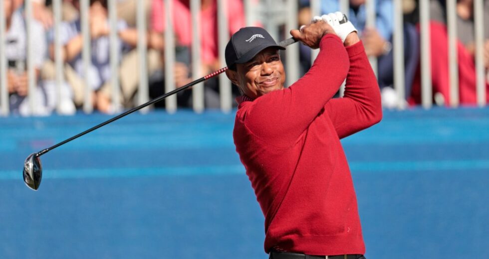 Tiger Woods é preso por DUI após acidente de capotamento na Flórida