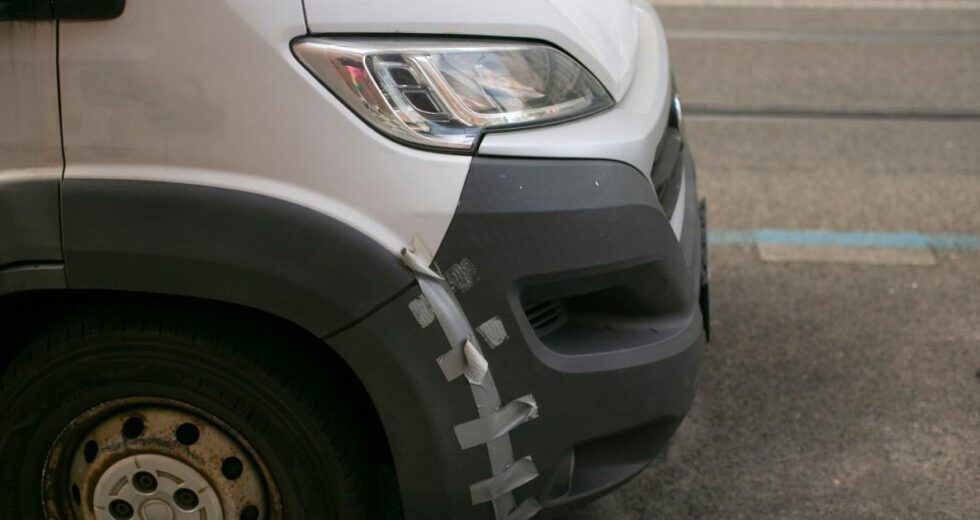 Um enorme buraco destruiu minha van e estou com mais de £ 1.000 do meu bolso