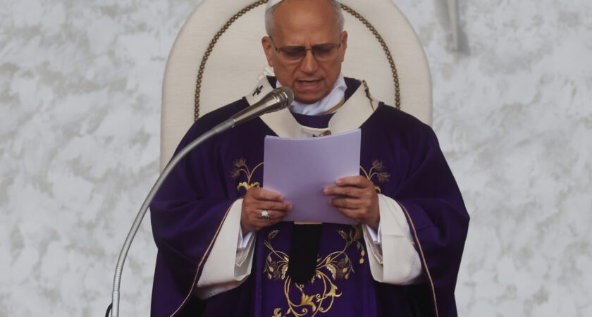 Papa Leão alerta jornalistas sobre ser um “megafone” para propaganda de guerra