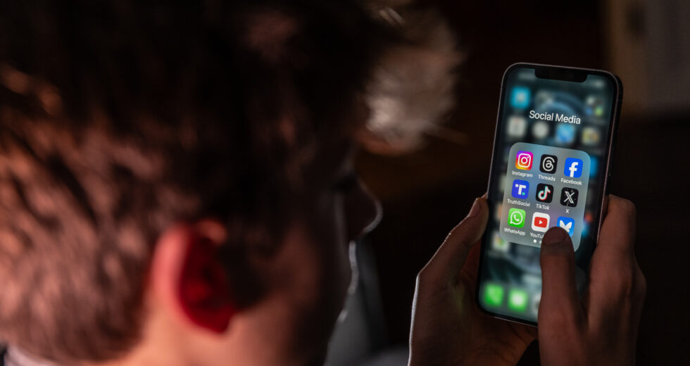 Meta e Google são considerados negligentes em julgamento de dependência de mídia social em Los Angeles