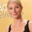 Gwyneth Paltrow sofre acidente de roupa ao comparecer ao primeiro Actors Awards em 26 anos