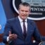 Pete Hegseth fica irritado quando repórteres o pressionam sobre a guerra no Irã