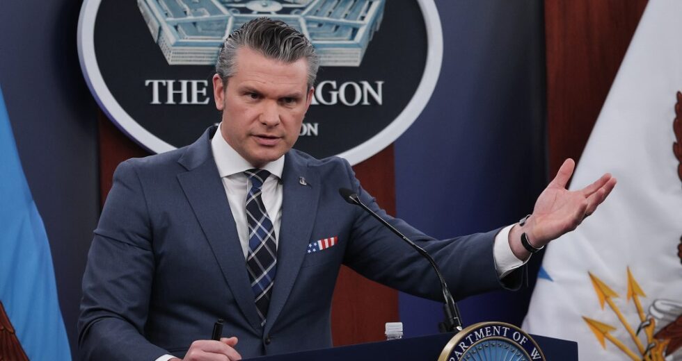 Juiz descarta restrições à imprensa de Pete Hegseth que levaram ao êxodo de jornalistas