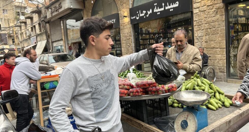 ‘A guerra é cara’: enquanto as bombas atingem o Líbano, um antigo souk fica em silêncio