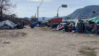 Pedido de despejo do campo de desabrigados de Penticton foi adiado, mas as frustrações permanecem