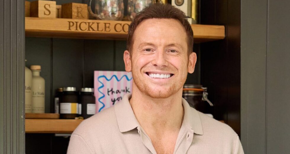 A estrela de ‘Stacey & Joe’ Joe Swash assina para o grupo Off Limits da YMU