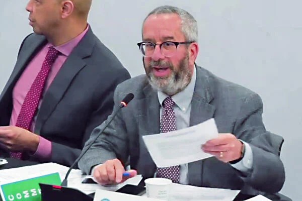 ED remove membro do NACIQI que votou contra o presidente