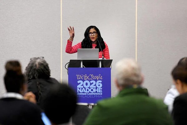 Oficiais da Diversidade se reúnem para lamentar e se reunir