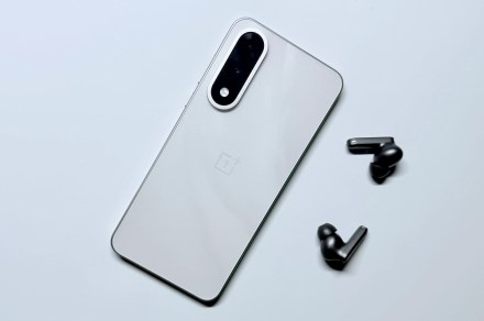 O próximo telefone econômico da OnePlus elevará o padrão para os intermediários da Apple e Samsung