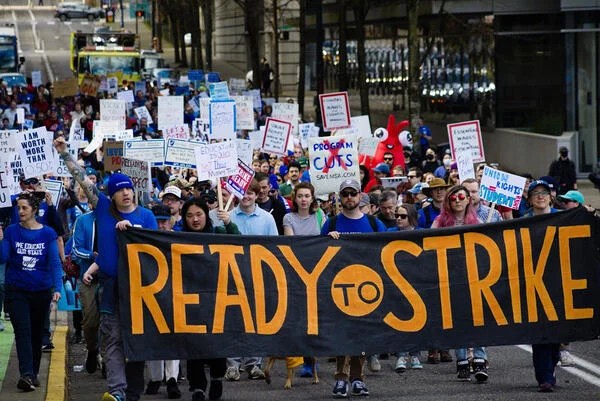 Portland Community College cambaleia em meio a greve massiva
