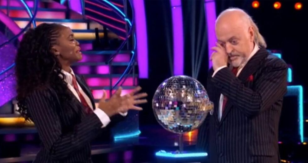 Bill Bailey, brincando, compara Strictly a um ‘culto’ 6 anos depois de vencer a série da BBC