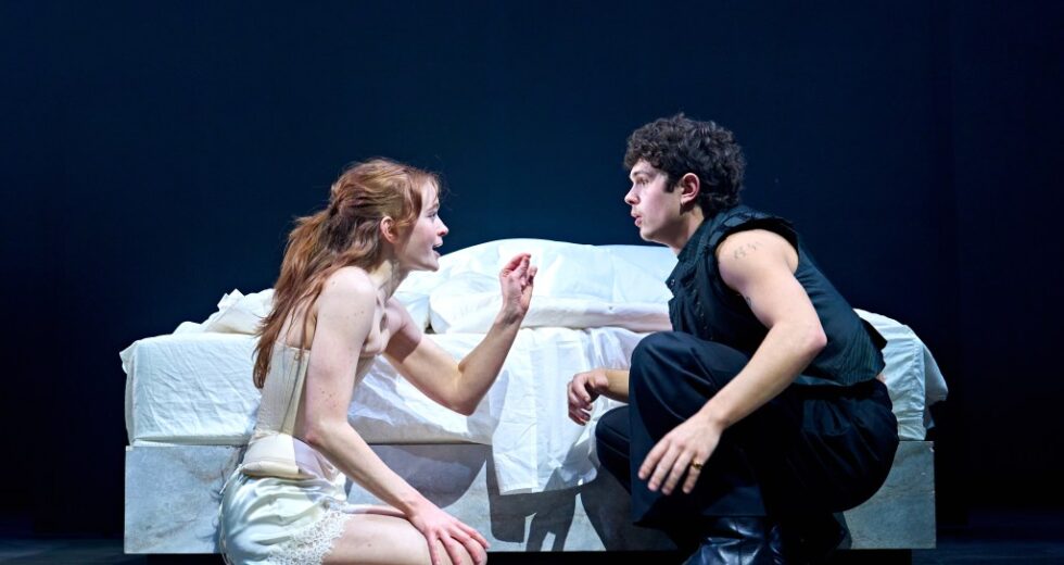 Sadie Sink e Noah Jupe em ‘Romeu e Julieta’ – Análise inicial