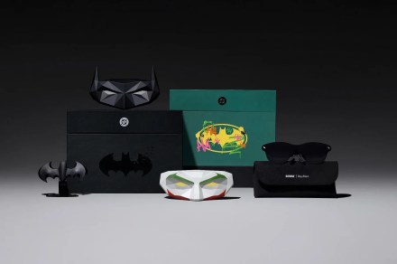 Os óculos inteligentes RayNeo Air 4 Pro abraçam o escuro com uma máscara do Batman