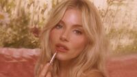 Charlotte Tilbury adiciona Blush Lip Tint 3 em 1 à linha Pillow Talk – e os fãs vão adorar
