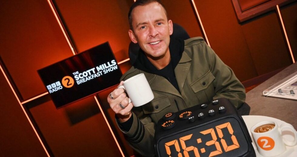 Quem substituirá Scott Mills na BBC Radio 2? As últimas probabilidades revelam o líder