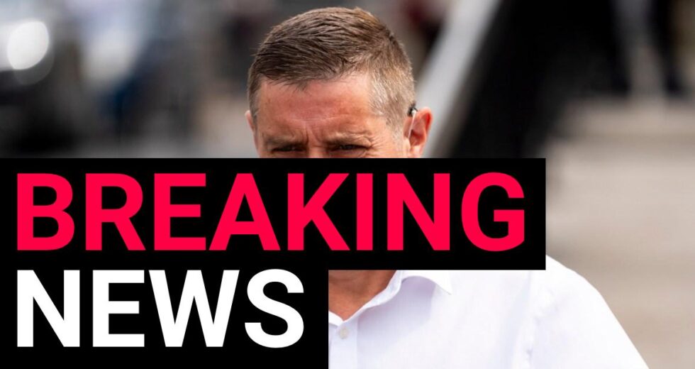 O ator do Burning de Londres, John Alford, 54, encontrado morto na prisão | Sabonetes