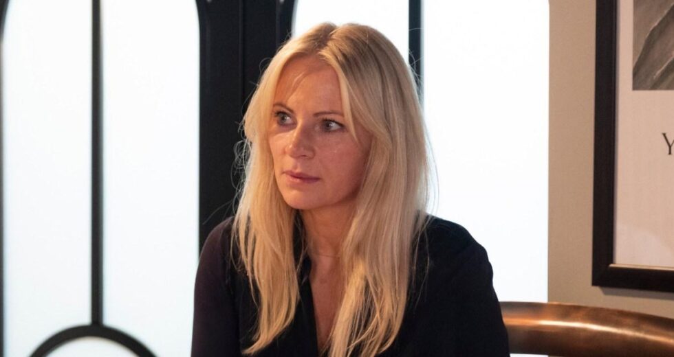 Lisa muda de ideia sobre o casamento de Carla em Coronation Street | Sabonetes