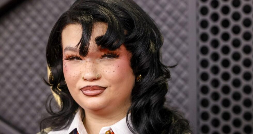 Lola Young revela o conselho de Lily Allen que a fez dizer: ‘Não posso fazer isso’