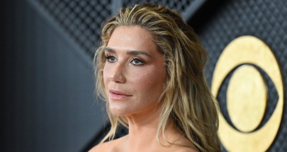 Kesha cancela show após criticar ‘desumana’ Casa Branca por usar sua música