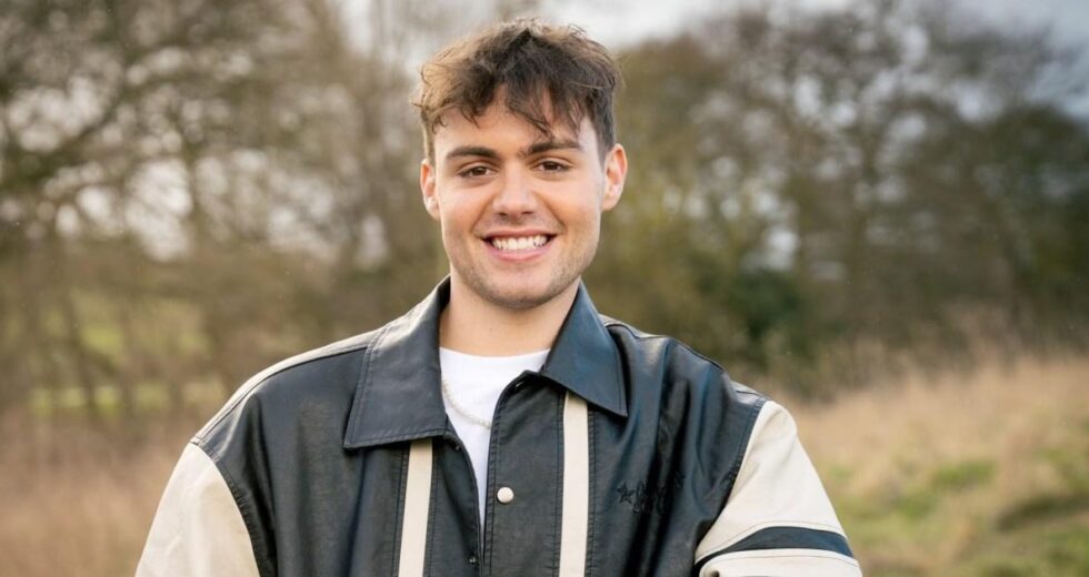 Favorito dos fãs de Emmerdale confirma retorno após notícias de saída | Sabonetes