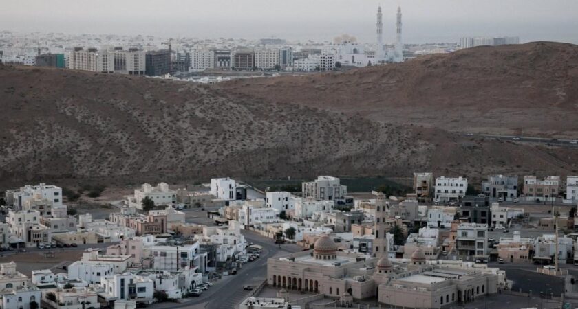 Primeiro voo de evacuação do Reino Unido do Oriente Médio ‘decola’ para Londres | Notícias do mundo