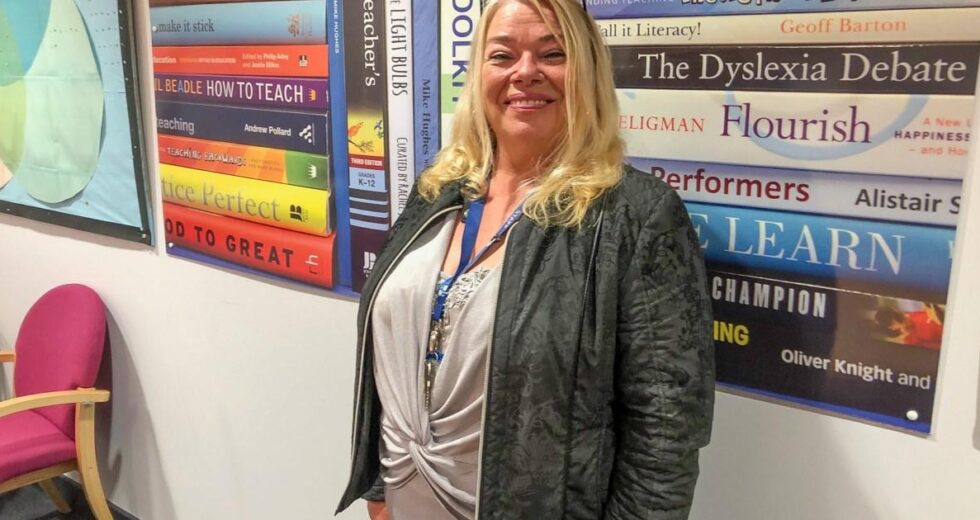 Diretora ‘mudou datas de mandato’ para fazer cruzeiros de luxo, ouve tribunal | Notícias do Reino Unido