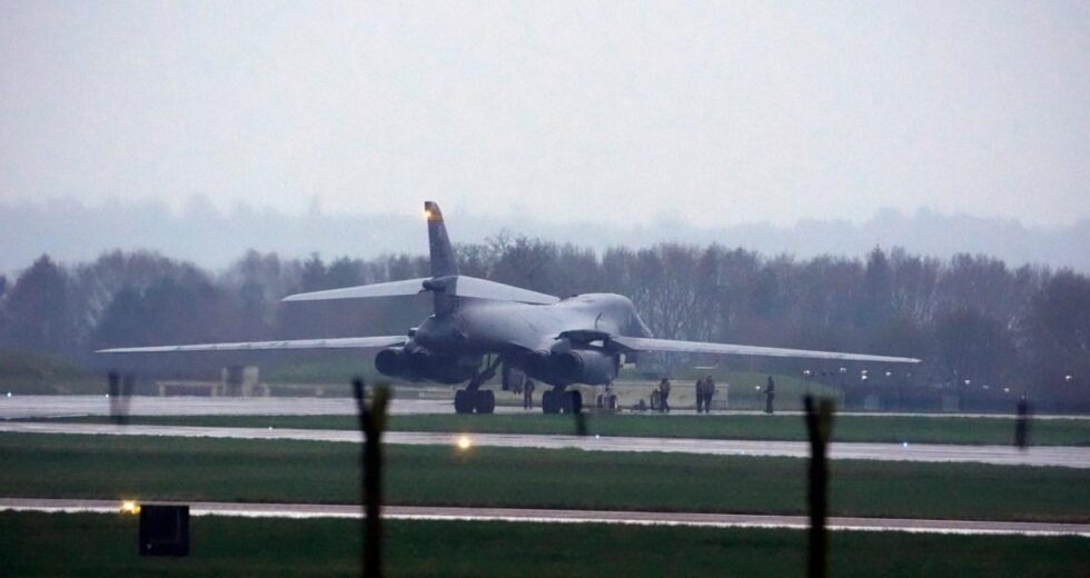 Enorme bombardeiro dos EUA apelidado de ‘o Osso’ que pode atingir terras a 900 mph no Reino Unido | Notícias do Reino Unido