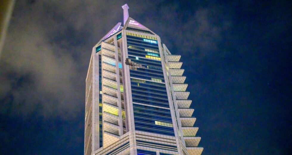 Homem morto por destroços após drone atingir a torre 23 Marina de Dubai | Notícias do mundo