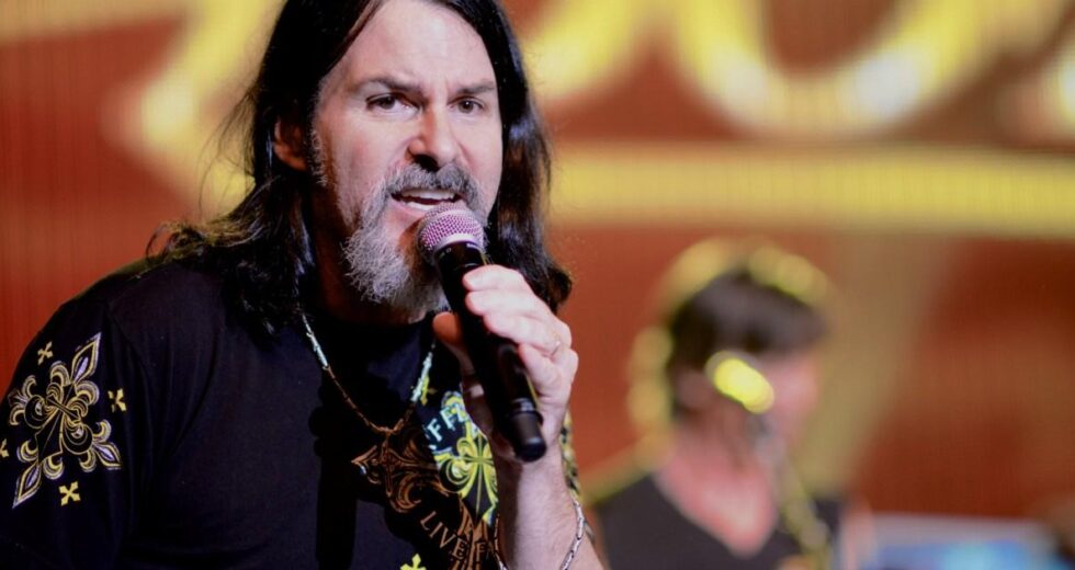 Vocalista do Boston, Tommy DeCarlo morre aos 60 anos após diagnóstico de câncer