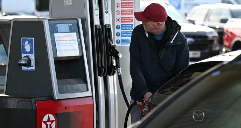 Britânicos ‘não serão enganados’ por manipuladores de preços que aumentaram as taxas durante a Guerra do Irã | Política de notícias