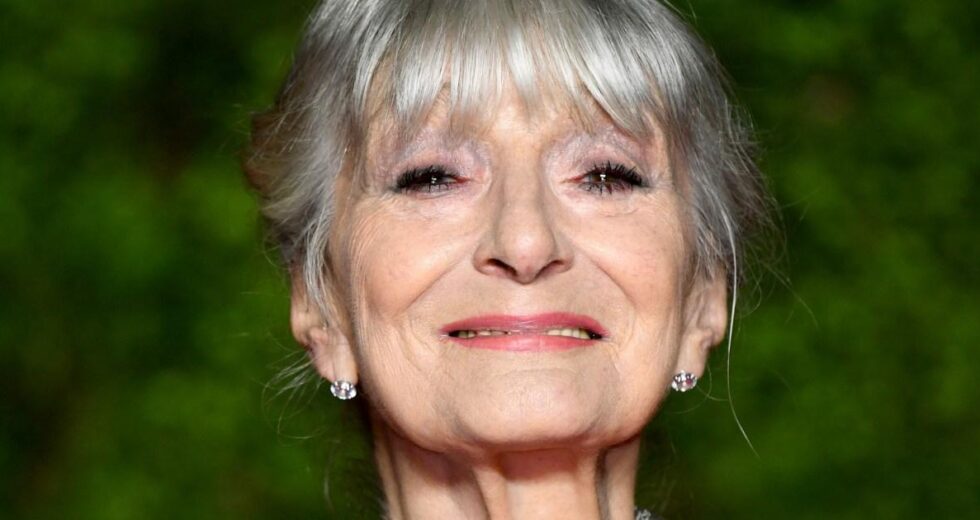 A lendária atriz de teatro e estrela de The Crown, Jane Lapotaire, morre aos 81 anos