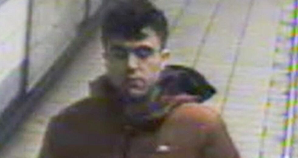 Mulher abusada sexualmente no metrô de Londres em ataque diurno | Notícias do Reino Unido