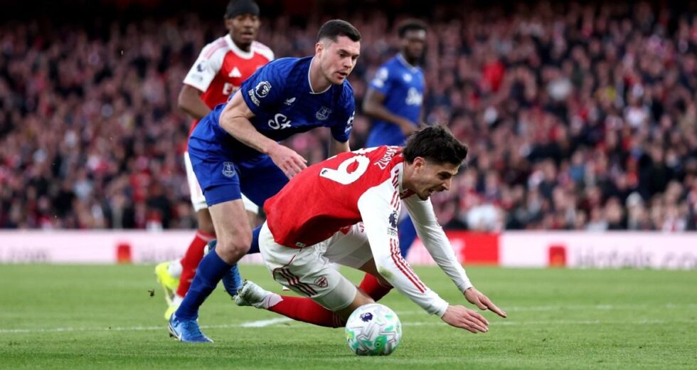 Premier League explica por que o Arsenal não recebeu pênalti contra o Everton | Futebol